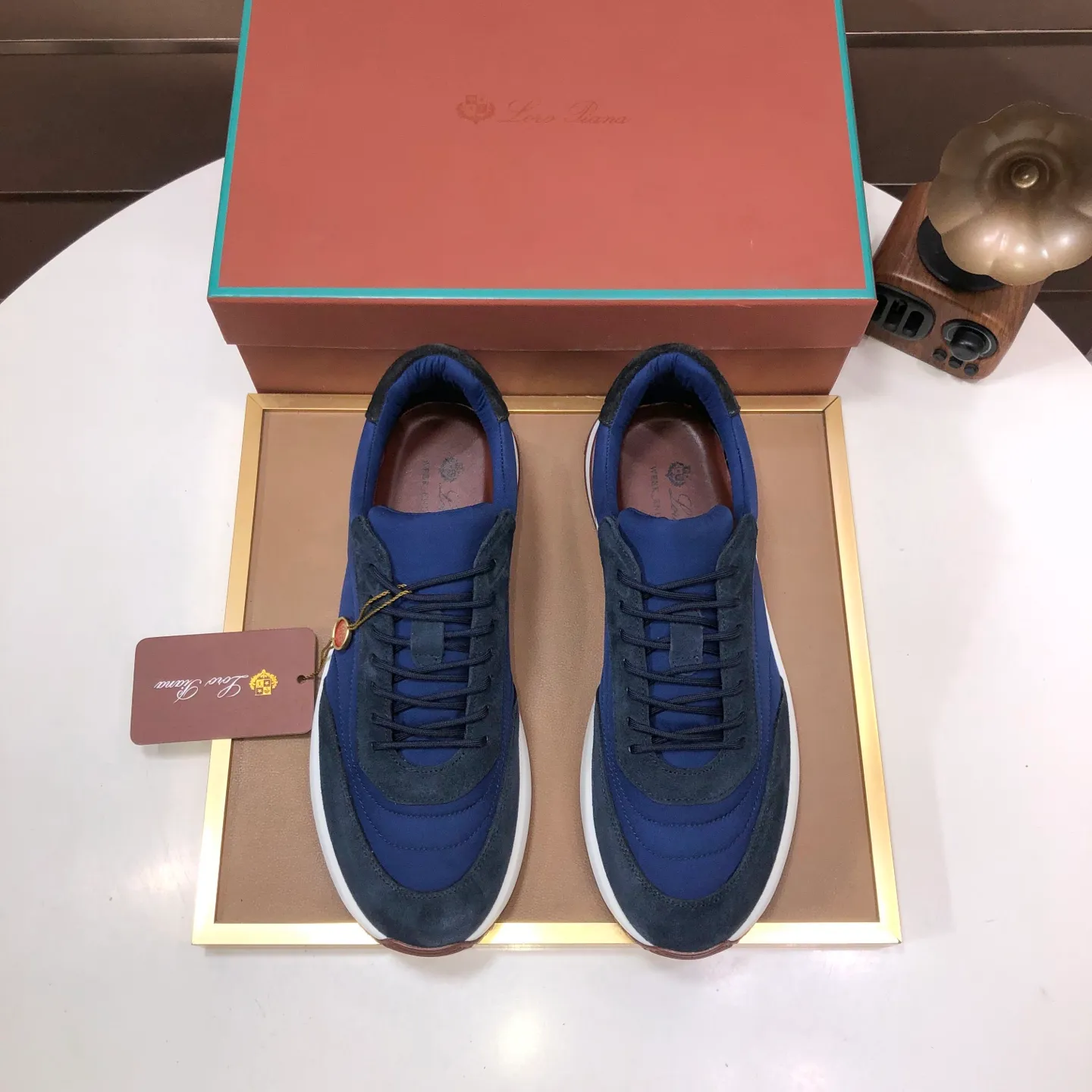 Men's shoes 💰600💰[𝐥𝐨𝐫𝐨 𝐏𝐢𝐚𝐧𝐚] lp classic loafers, an Italian treasure brand, the only brand that can match Hermès! Only after wearing it do we realize that we cannot let down our feet. The upper is imported cashmere, the lining of water-dyed cowhide ➕ the cowhide feet, the official original glass rubber outsole, and the pendant. Exclusive original packaging (tag ➕ brand paper ➕ outer box ➕ hand bag) code number: 38-45